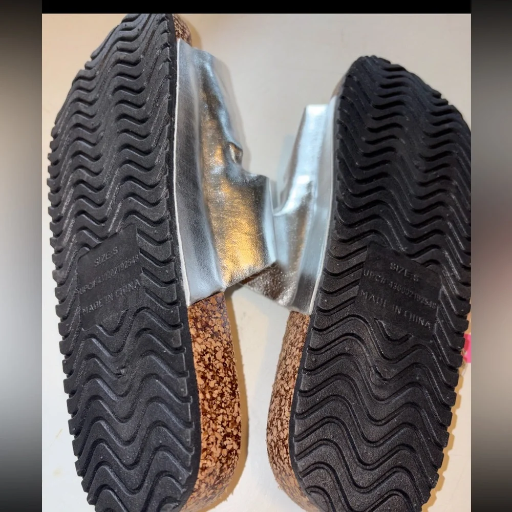 Bobbie Brooks metallic gun metal vegan leather sandals size small